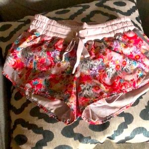 🍋Lululemon Hotty Hot Short!